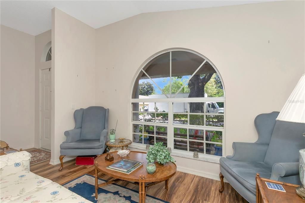 For Sale: $385,000 (4 beds, 2 baths, 1864 Square Feet)