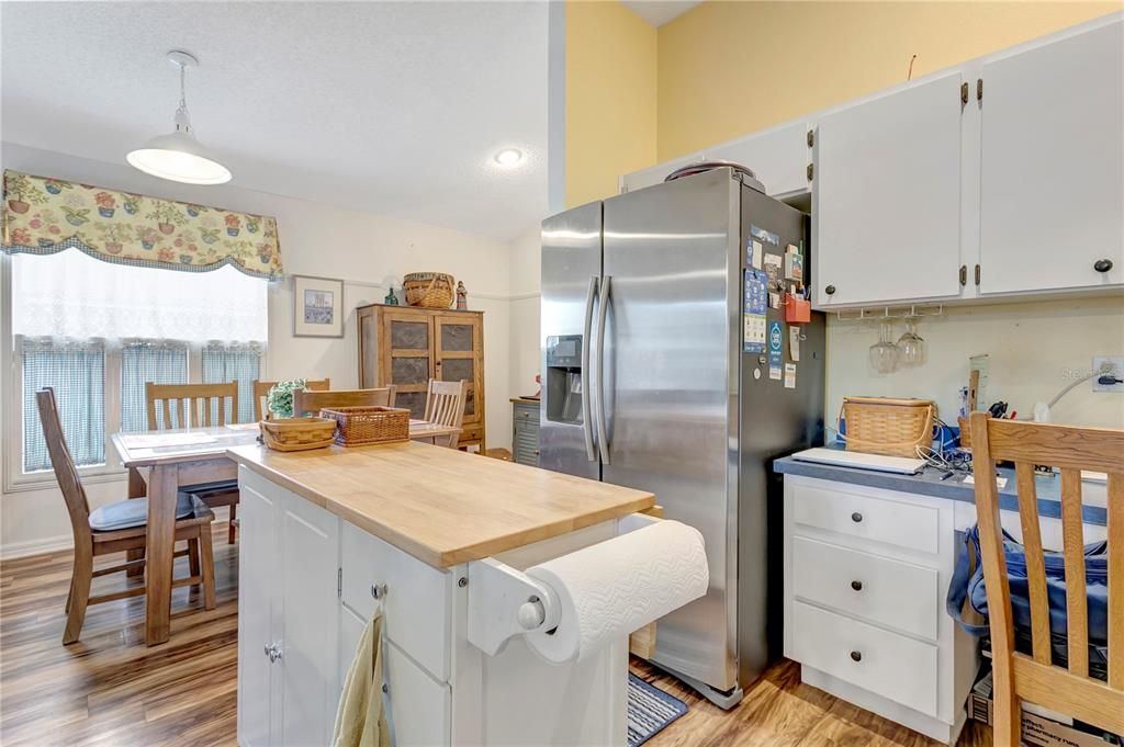 For Sale: $385,000 (4 beds, 2 baths, 1864 Square Feet)