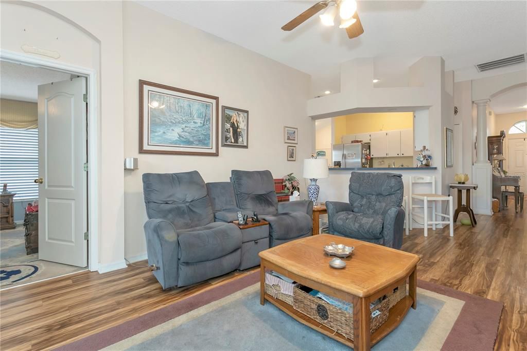 For Sale: $385,000 (4 beds, 2 baths, 1864 Square Feet)