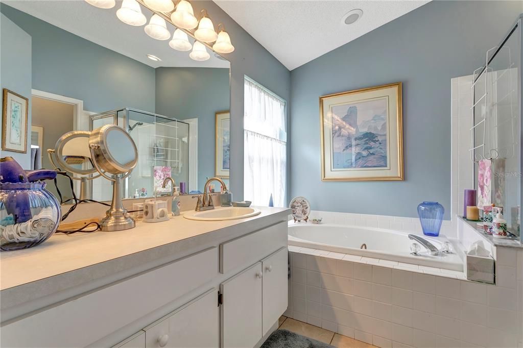 For Sale: $385,000 (4 beds, 2 baths, 1864 Square Feet)
