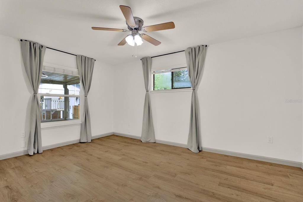 For Sale: $425,000 (3 beds, 2 baths, 1250 Square Feet)