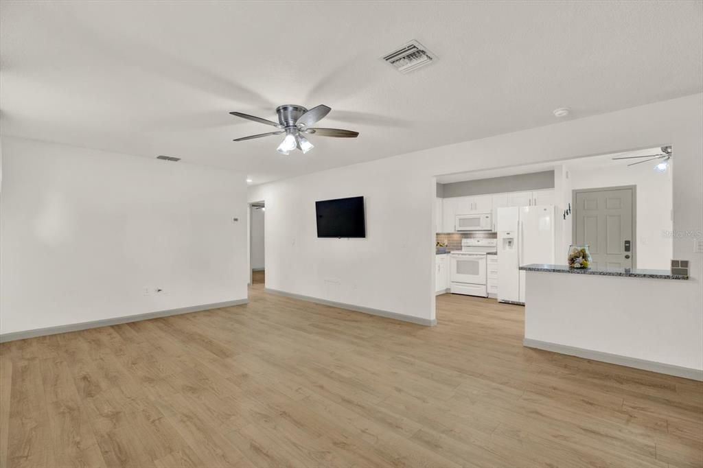 For Sale: $425,000 (3 beds, 2 baths, 1250 Square Feet)