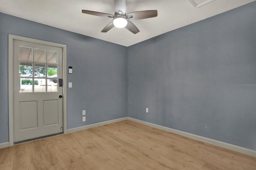 For Sale: $425,000 (3 beds, 2 baths, 1250 Square Feet)