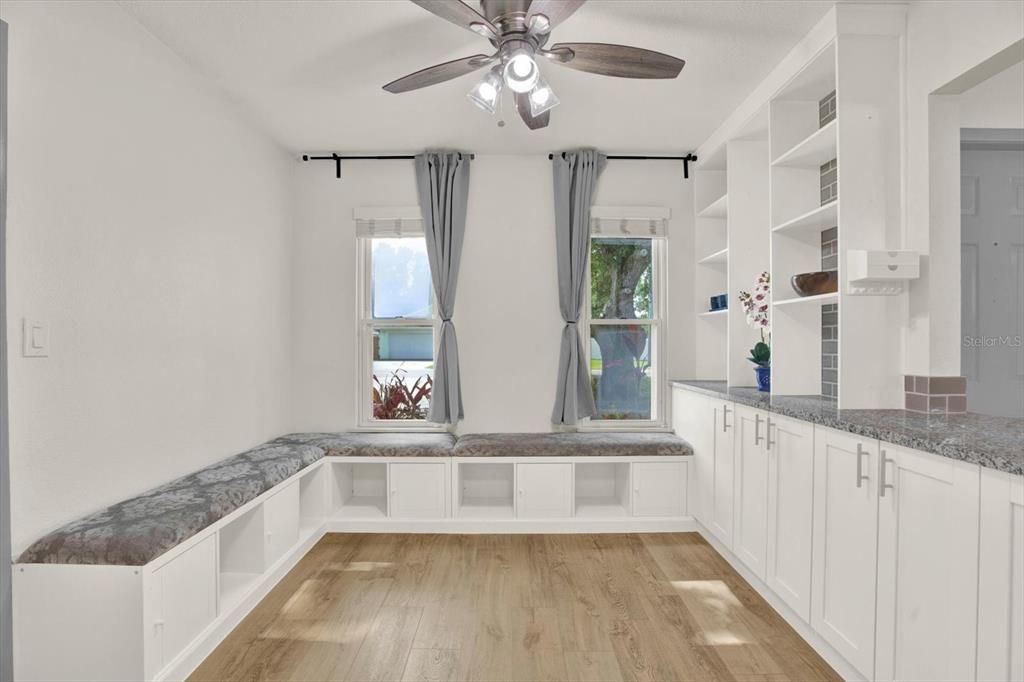 For Sale: $425,000 (3 beds, 2 baths, 1250 Square Feet)