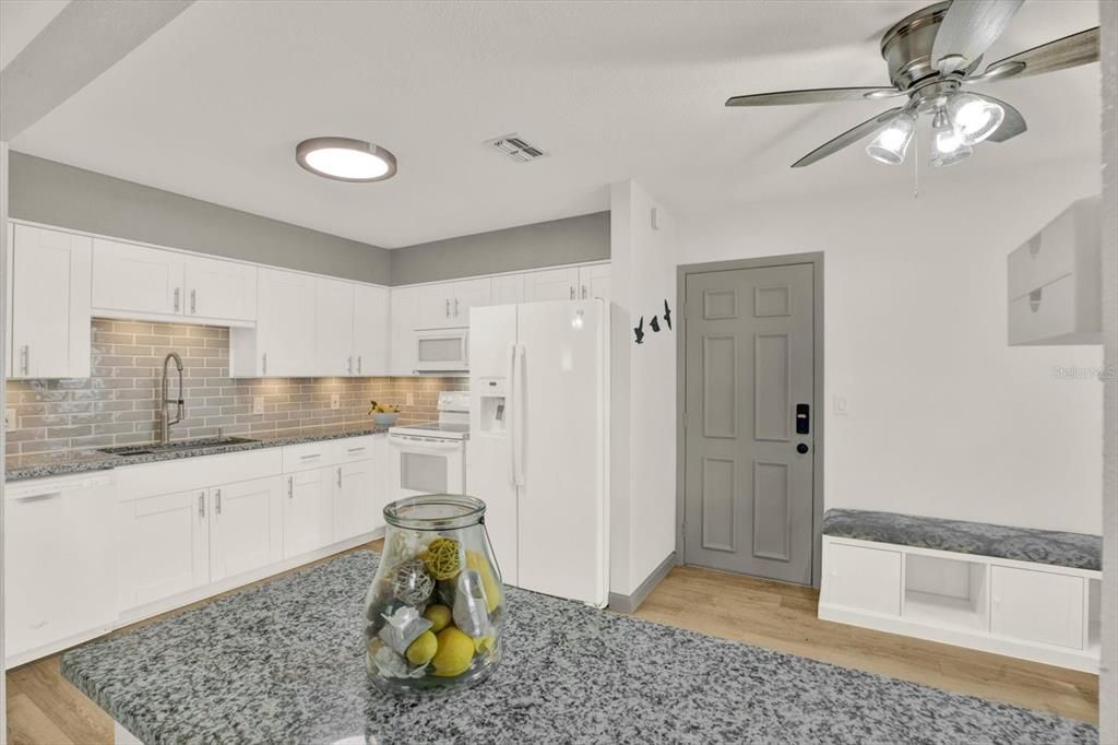 For Sale: $425,000 (3 beds, 2 baths, 1250 Square Feet)