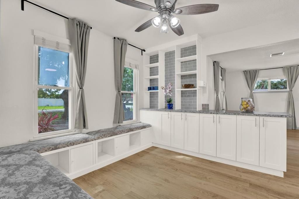 For Sale: $425,000 (3 beds, 2 baths, 1250 Square Feet)