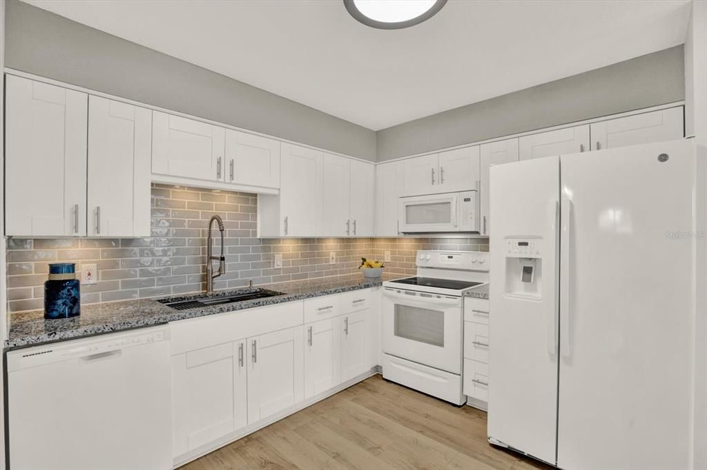 For Sale: $425,000 (3 beds, 2 baths, 1250 Square Feet)