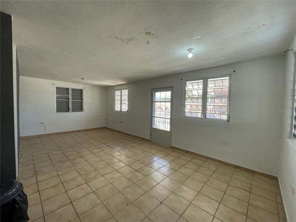 For Sale: $120,000 (3 beds, 1 baths, 1100 Square Feet)