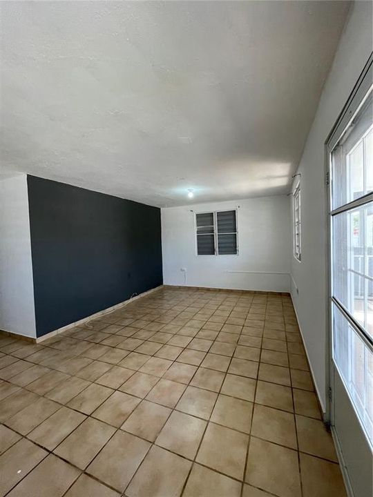 For Sale: $120,000 (3 beds, 1 baths, 1100 Square Feet)