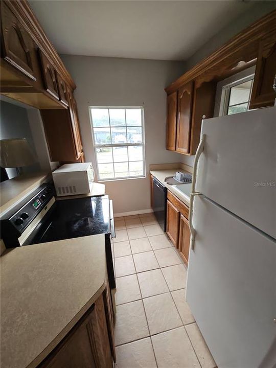 For Sale: $199,999 (2 beds, 1 baths, 880 Square Feet)