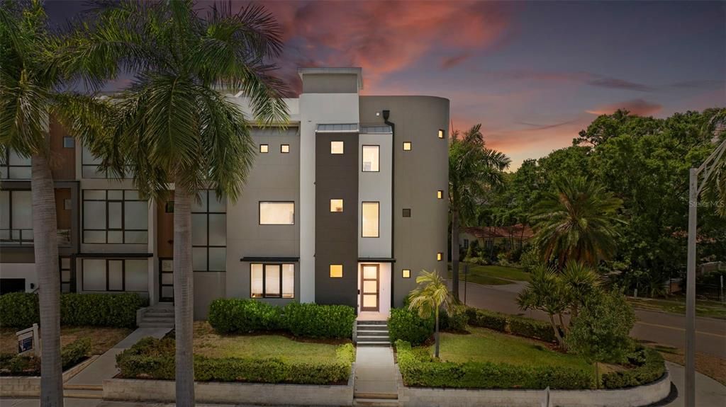 For Sale: $2,100,000 (3 beds, 3 baths, 3057 Square Feet)