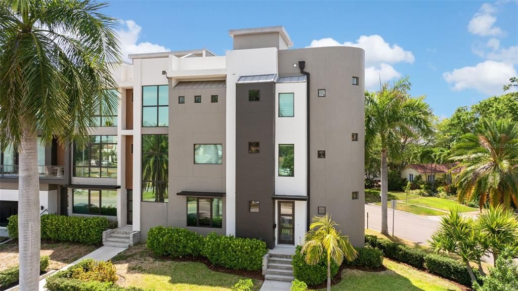 For Sale: $2,100,000 (3 beds, 3 baths, 3057 Square Feet)