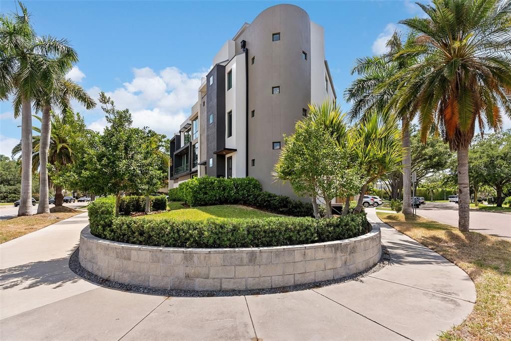 For Sale: $2,100,000 (3 beds, 3 baths, 3057 Square Feet)