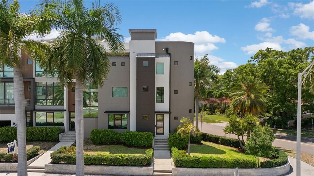 For Sale: $2,100,000 (3 beds, 3 baths, 3057 Square Feet)