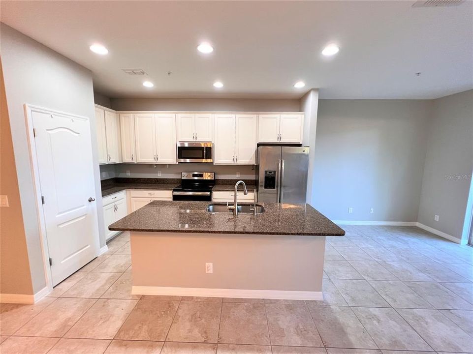 For Rent: $2,249 (3 beds, 2 baths, 1644 Square Feet)