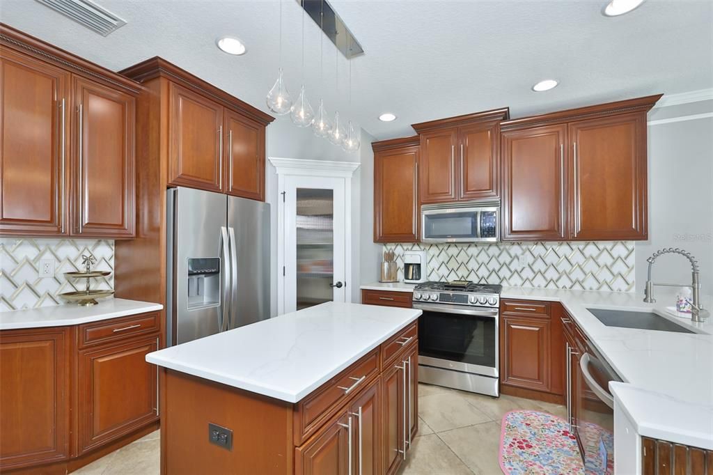 En Venta: $465,000 (4 camas, 2 baños, 2022 Pies cuadrados)