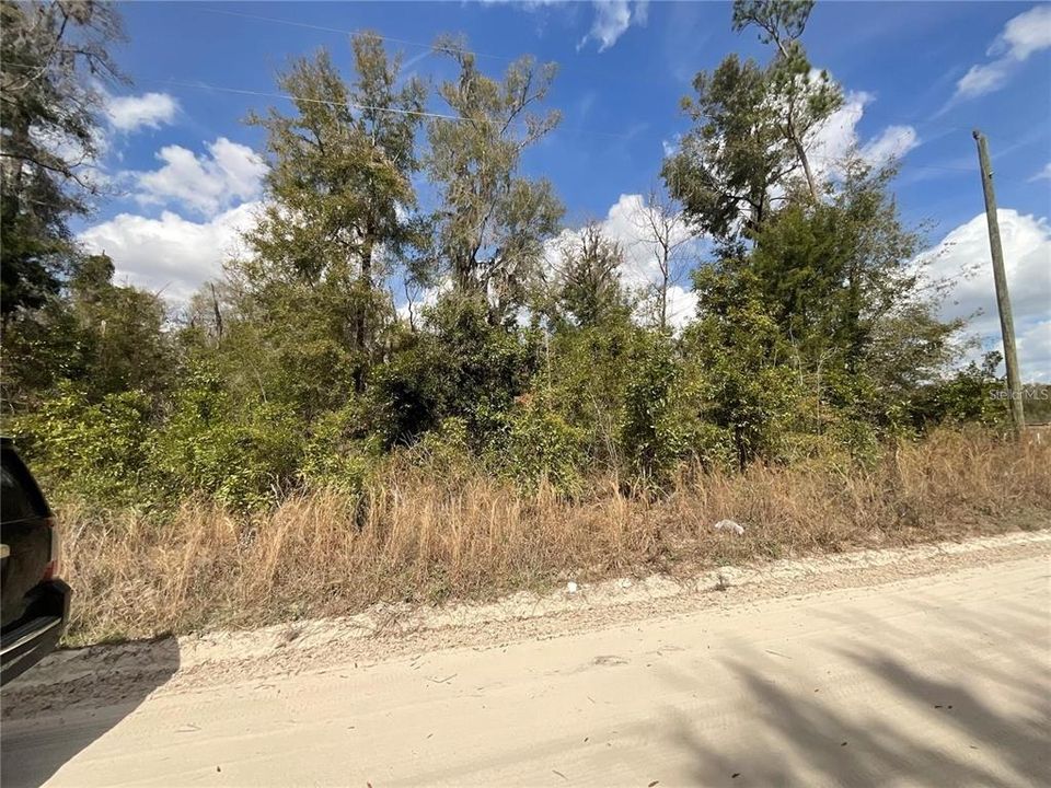 На продажу: $87,500 (7.95 acres)
