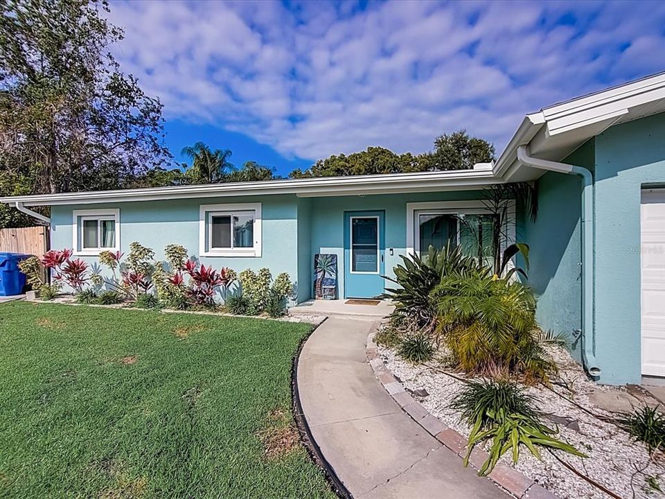 For Rent: $3,000 (3 beds, 2 baths, 1410 Square Feet)