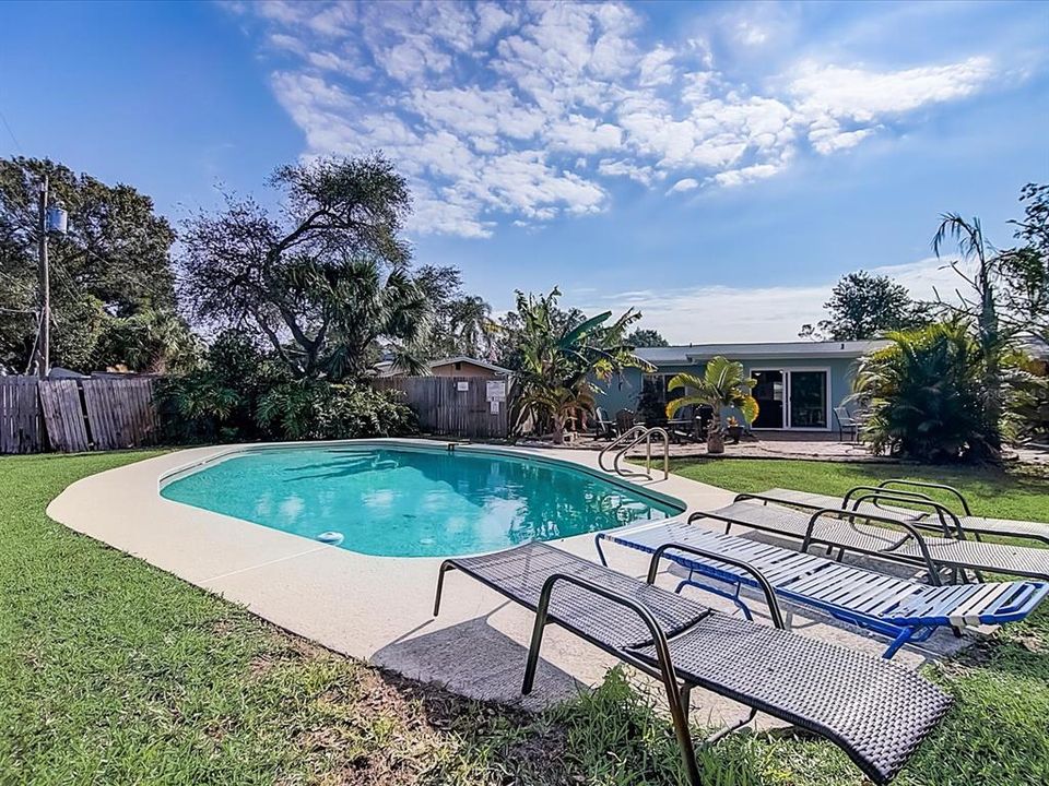 For Rent: $3,000 (3 beds, 2 baths, 1410 Square Feet)