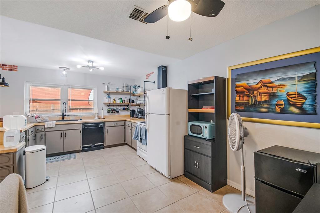 На продажу: $259,999 (3 спален, 2 ванн, 1586 Квадратных фут)