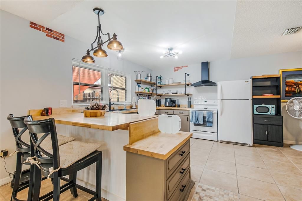 На продажу: $259,999 (3 спален, 2 ванн, 1586 Квадратных фут)