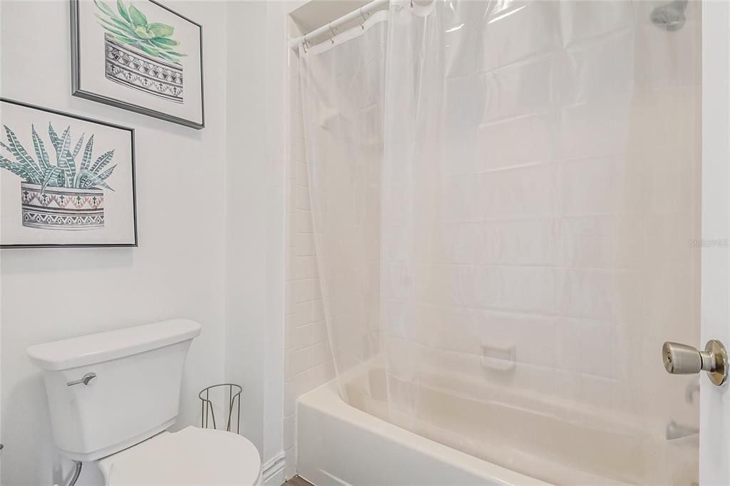 На продажу: $259,999 (3 спален, 2 ванн, 1586 Квадратных фут)