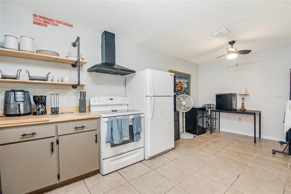 На продажу: $259,999 (3 спален, 2 ванн, 1586 Квадратных фут)