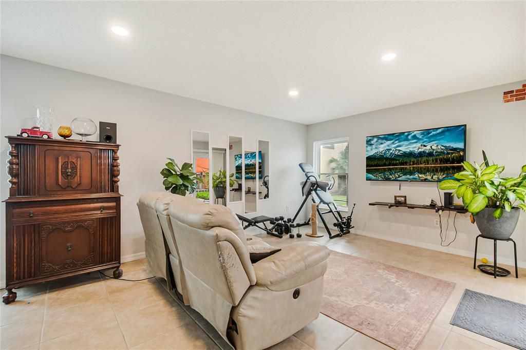 На продажу: $259,999 (3 спален, 2 ванн, 1586 Квадратных фут)