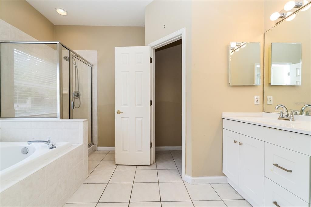 For Sale: $579,900 (5 beds, 3 baths, 3256 Square Feet)