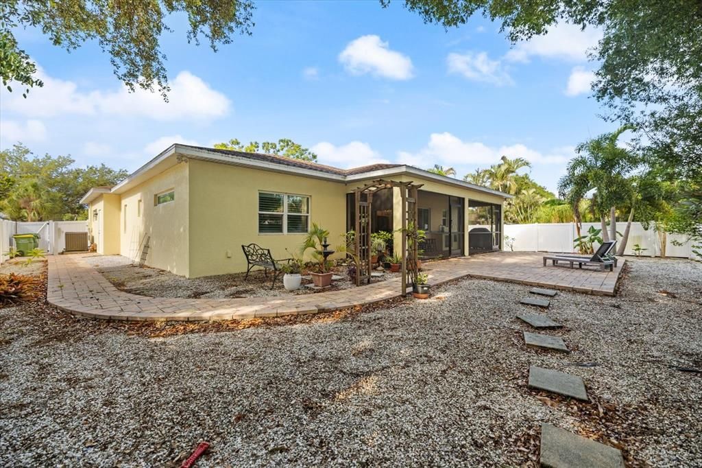 For Rent: $3,600 (3 beds, 2 baths, 1762 Square Feet)