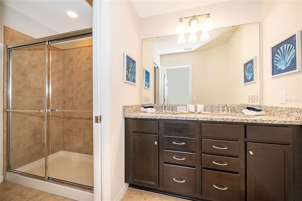 For Sale: $585,000 (7 beds, 5 baths, 3314 Square Feet)