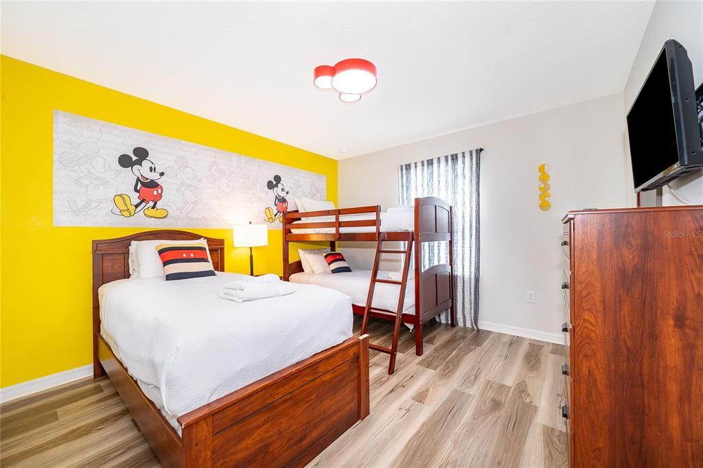 For Sale: $585,000 (7 beds, 5 baths, 3314 Square Feet)