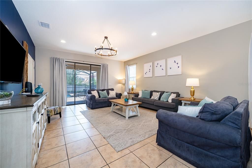 For Sale: $585,000 (7 beds, 5 baths, 3314 Square Feet)