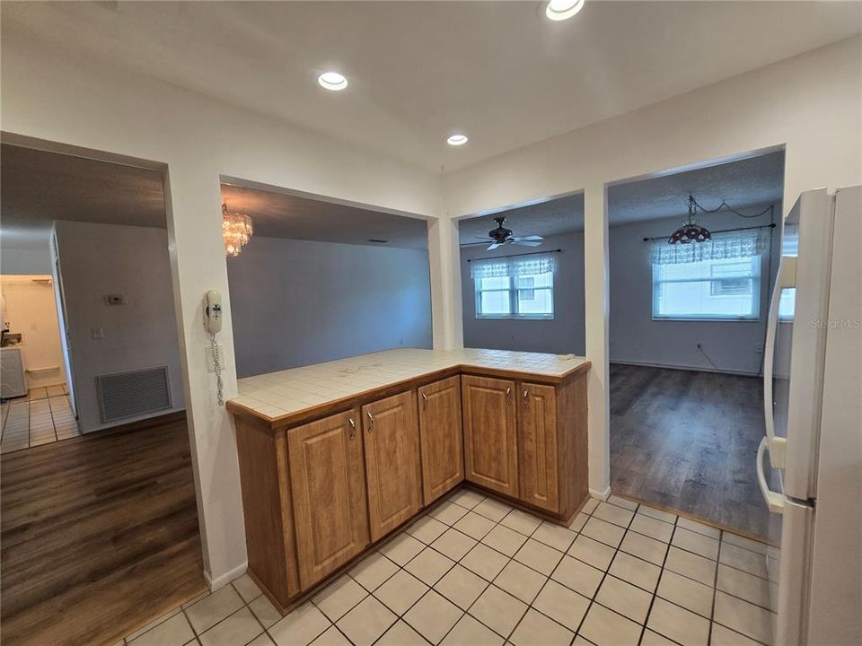 For Sale: $209,000 (2 beds, 2 baths, 1245 Square Feet)