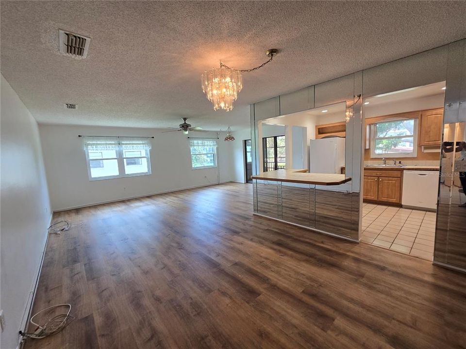 For Sale: $209,000 (2 beds, 2 baths, 1245 Square Feet)