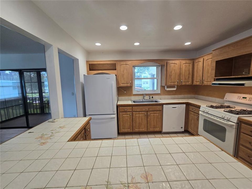 For Sale: $209,000 (2 beds, 2 baths, 1245 Square Feet)