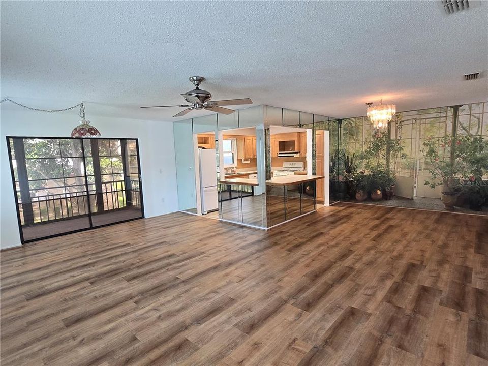 For Sale: $209,000 (2 beds, 2 baths, 1245 Square Feet)