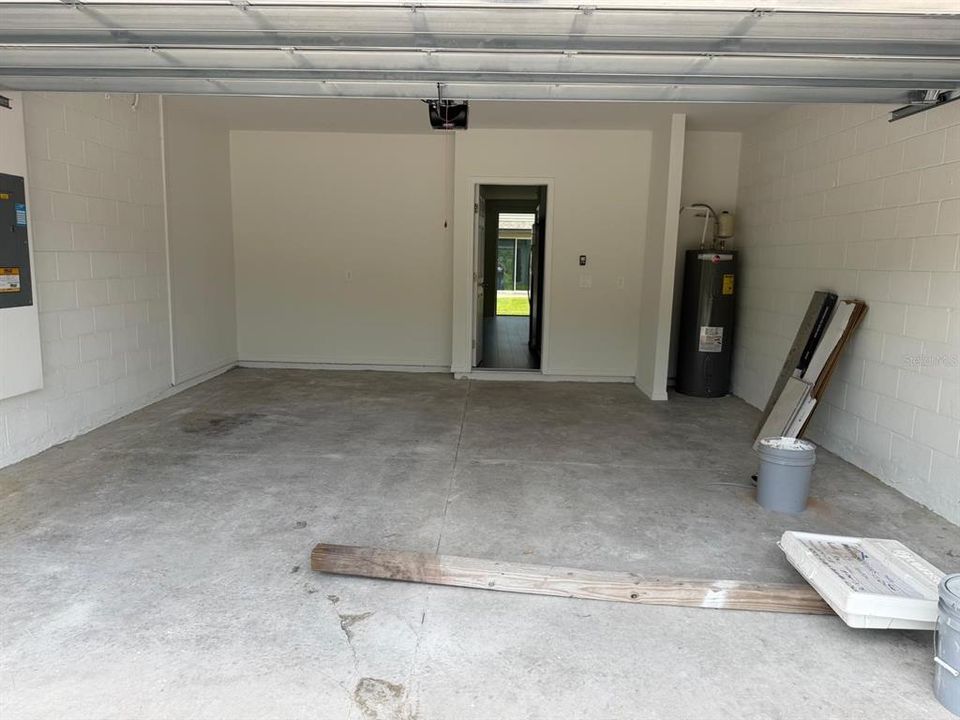 For Rent: $2,400 (3 beds, 2 baths, 1566 Square Feet)