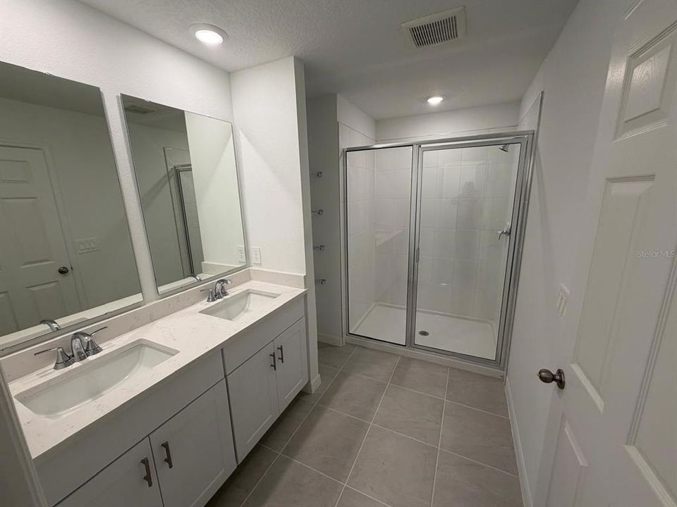 For Rent: $2,400 (3 beds, 2 baths, 1566 Square Feet)