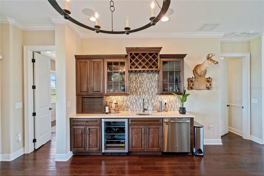 For Sale: $2,500,000 (5 beds, 6 baths, 5239 Square Feet)