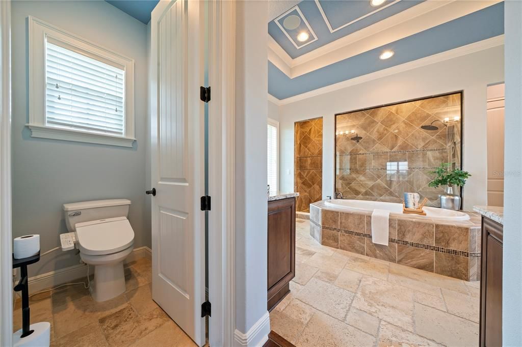 For Sale: $2,500,000 (5 beds, 6 baths, 5239 Square Feet)