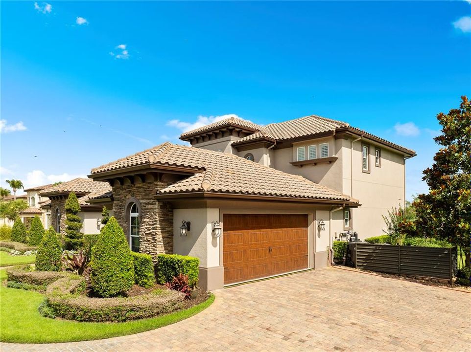 For Sale: $2,500,000 (5 beds, 6 baths, 5239 Square Feet)