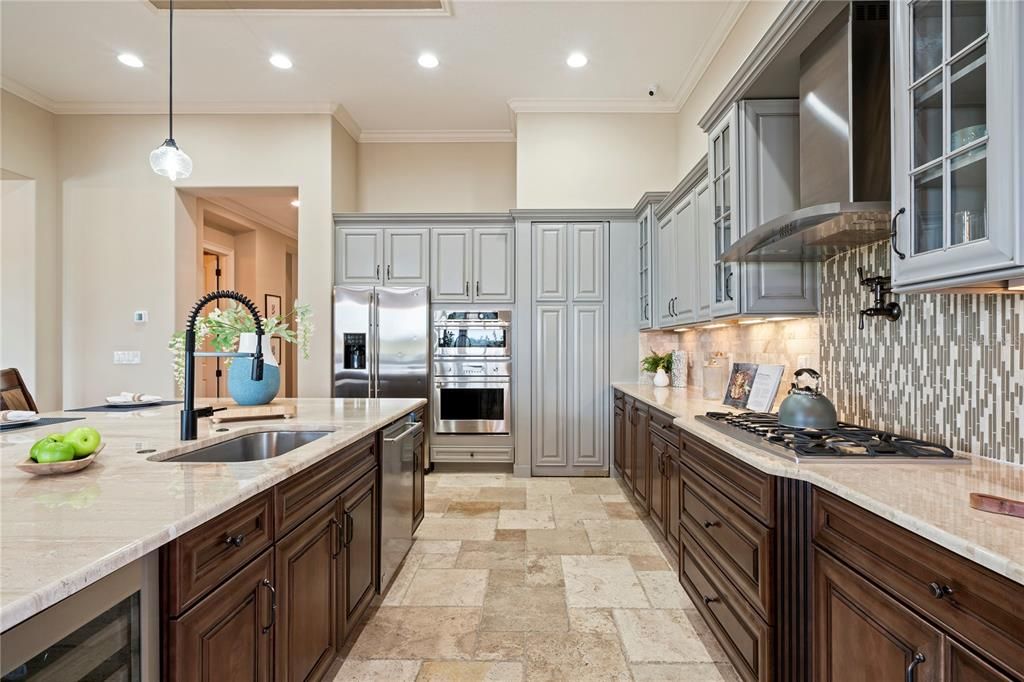 For Sale: $2,500,000 (5 beds, 6 baths, 5239 Square Feet)
