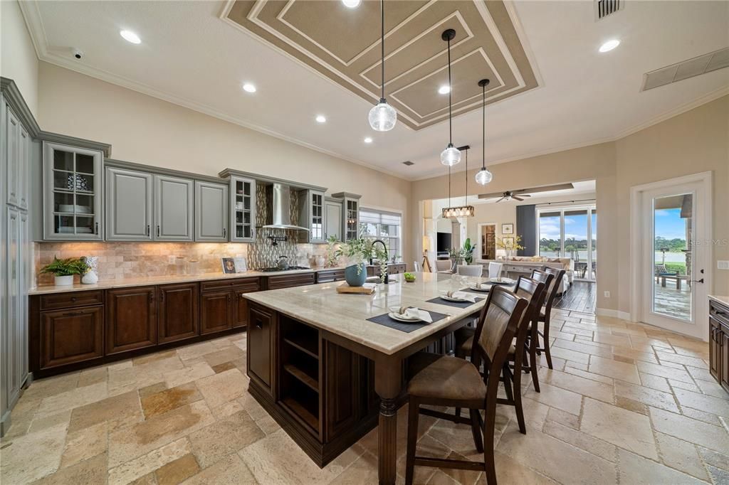 For Sale: $2,500,000 (5 beds, 6 baths, 5239 Square Feet)