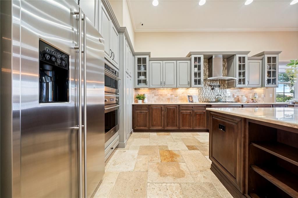 For Sale: $2,500,000 (5 beds, 6 baths, 5239 Square Feet)