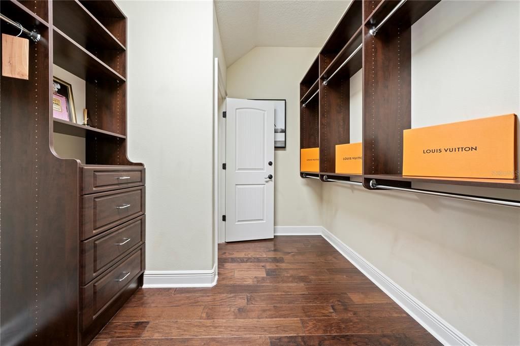For Sale: $2,500,000 (5 beds, 6 baths, 5239 Square Feet)
