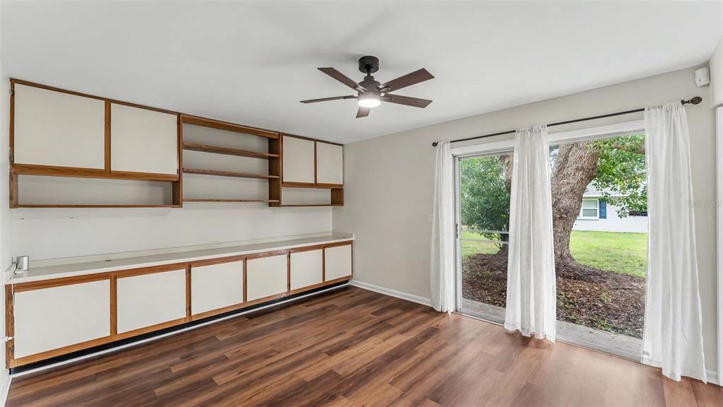 На продажу: $257,900 (2 спален, 2 ванн, 1783 Квадратных фут)