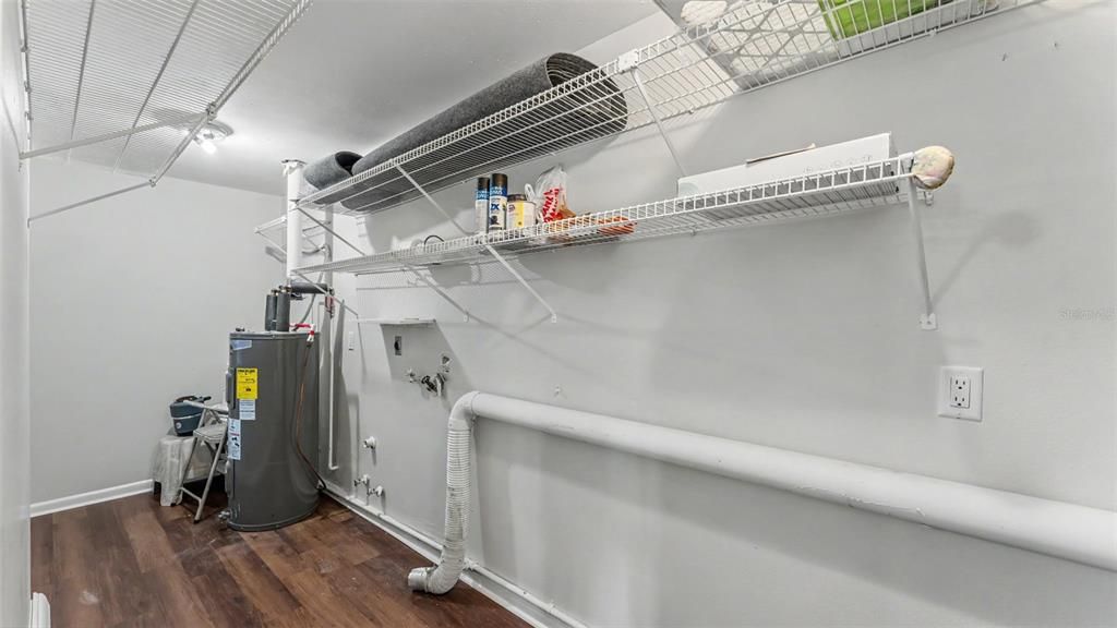 На продажу: $257,900 (2 спален, 2 ванн, 1783 Квадратных фут)