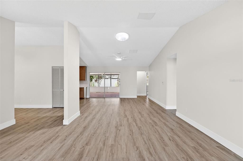 На продажу: $399,900 (4 спален, 2 ванн, 1775 Квадратных фут)