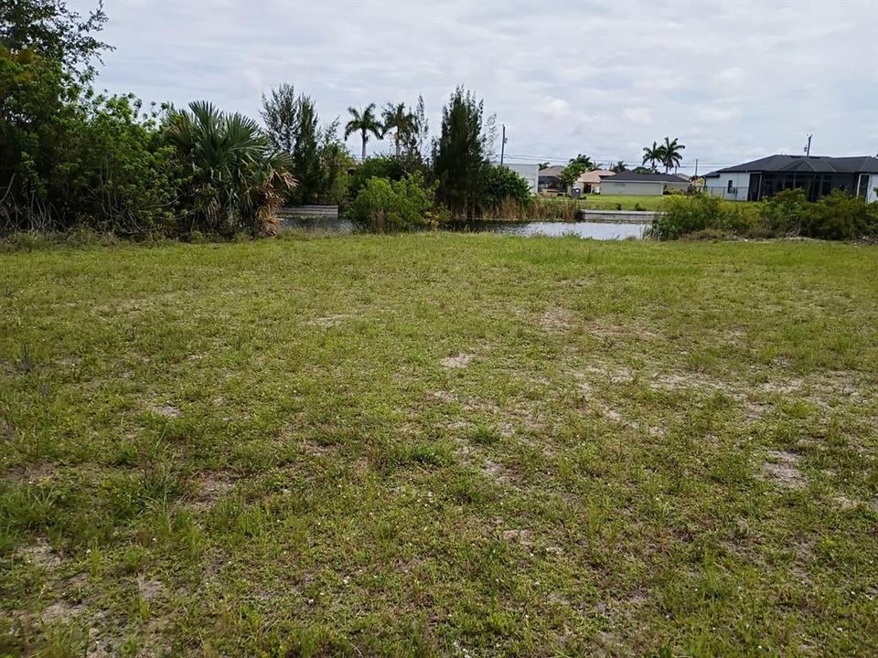 На продажу: $93,000 (0.23 acres)